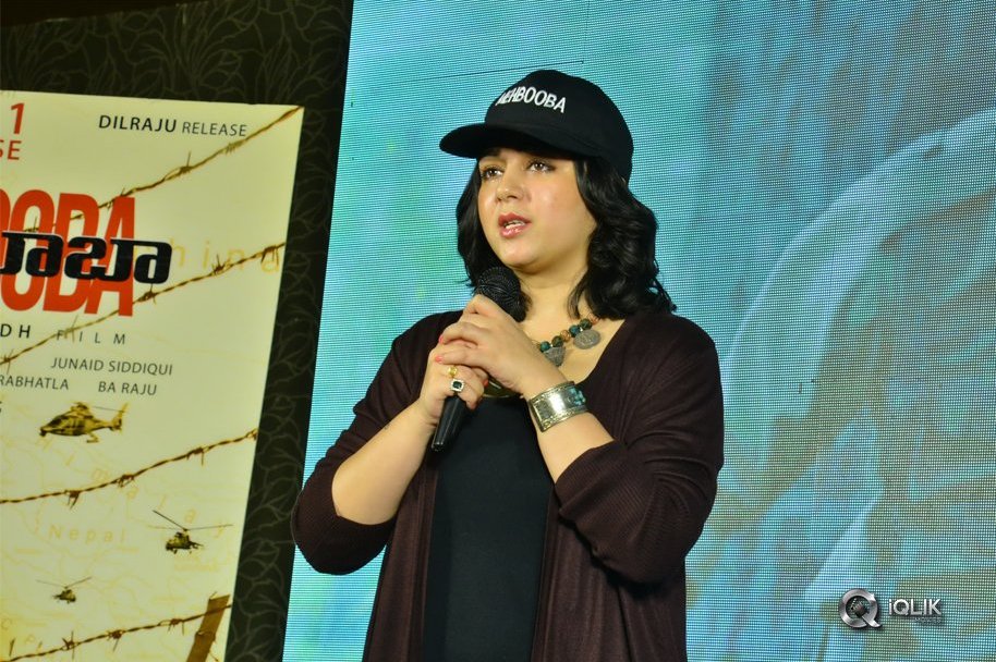 Charmy-Kaur-at-Mehbooba-Movie-Pressmeet